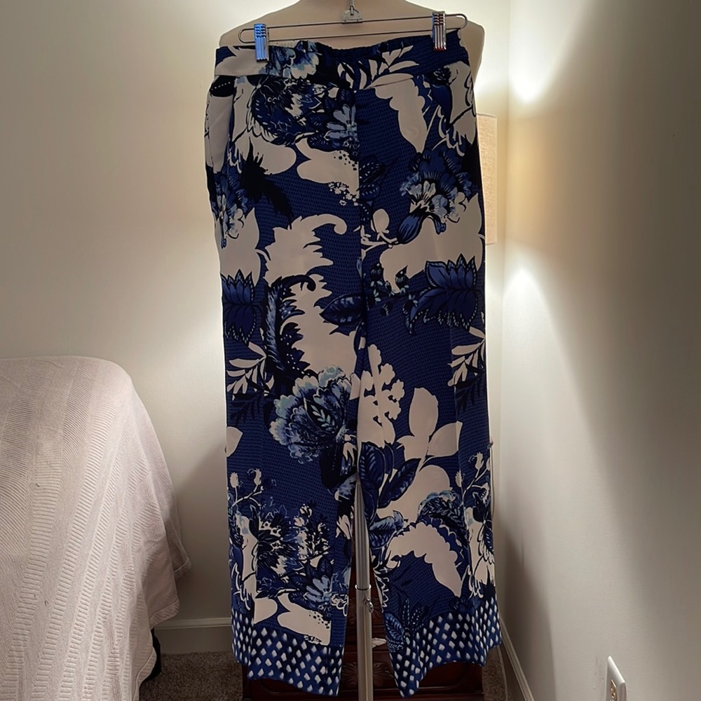 Chico's Pull-On Wide Leg Crop Pants